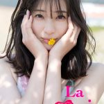 足立梨花、白ビキニ姿で魅せる美麗なくびれライン