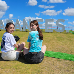 【動画】18歳女子大生コンビ、ミスユニバーシティ・鈴木梨恩&堀越菜生がROCK IN JAPAN FESTIVAL 2023をレポート!