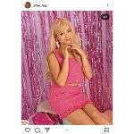 ゆきぽよ、ショッキングピンクのミニスカバービー人形に変身！チラ見せヘソと脚がセクシーすぎると話題に！