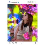 明日花キララ、いつもと違うスタイル披露！幻想的な世界で圧倒的な魅力を煌めかせる！