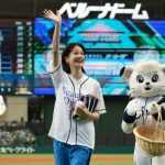 【写真特集】女優・松本若菜、85点の美しすぎる華麗なピッチングフォームを披露!