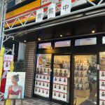 「いらっしゃいませ！写真集あたためますか！？」石川恋、一日コンビニ店長！世界初？コンビニを写真集でジャック！！石川店長自ら、写真集を販売！！