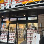 「いらっしゃいませ！写真集あたためますか！？」石川恋、一日コンビニ店長！世界初？コンビニを写真集でジャック！！石川店長自ら、写真集を販売！！