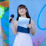 【動画】元ジャムズ・坂東遥が清楚な白ワンピで登場！可愛らしいMCで盛り上げる！＜近代麻雀水着祭2023＞