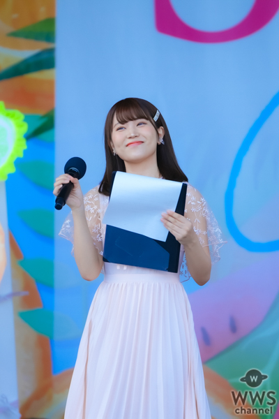 【動画】元ジャムズ・坂東遥が清楚な白ワンピで登場!可愛らしいMCで盛り上げる!<近代麻雀水着祭2023>