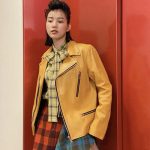 のん、リーゼント風ヘアスタイル＆ロックテイストな衣装姿のCM撮影オフショに「ロック決まってる」「忌野清志郎ばりのファッション！」「素敵」と絶賛の声