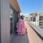 のん、ピンクのドレスを身にまとった撮影オフショ「ピンク好きです」「もっとピンクが着たい」ファンから絶賛の声「かわいい」「わお！良く似合って可愛い」「とても綺麗」「いつもより女の子っぽい」「似合わない色なんてないと思う」「心和みます」「ふわふわで可愛らしい」「素敵」「ファッションも独自固有、唯一無二で好きを貫いてください」