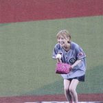 岡田奈々、ロッテVS楽天戦で『人生初』始球式へ登場「ユニフォームお似合い」「かわいすぎる！！」とファン歓喜