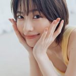 「初の寝起き！ほぼすっぴん（笑）」礒部花凜1st写真集から「添い寝カット」を公開