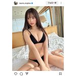 真島なおみ、ベッド上で「9頭身のエチエチボディー」を惜しみなく披露！「ベロ出し可愛い」「夜勤ﾀ…頑張れます」