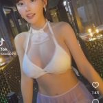 「エッッッッチ！」深田えいみ、ほとんど隠れてない白バニー姿で登場！世界中のファン歓喜の声