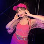 ヘラヘラ三銃士・さおりんギラギラ衣装からのぞく谷間SHOTにファンから絶賛の嵐！「可愛すぎて、ずっと開いた口が塞がらない」との声