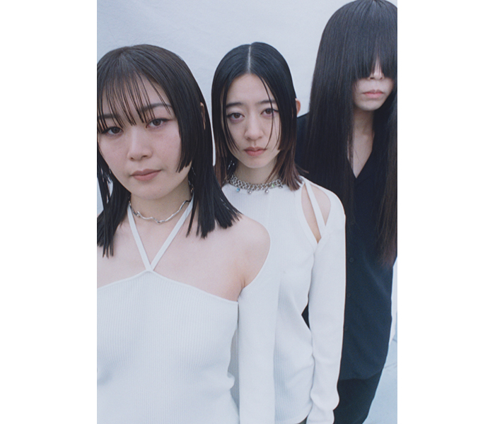 羊文学、TVアニメ『呪術廻戦』「渋谷事変」EDテーマ「more than words」のミュージックビデオを公開