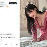 グラビアアイドルの横野すみれ、谷間ざっくりのパジャマ姿を公開！「セクシー」とファン歓喜の声