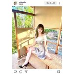 組まれた脚がイイ！フリーモデル・KM、美デコルテ＆美脚披露にファン歓喜の声「ごちそうさまです」