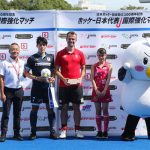 ホッケー日本代表国際強化マッチ始球式につばきファクトリー・河西結心がさくらジャパンのユニフォーム姿で華麗なドリブルを披露！河西「登場する前からドキドキしていた」キャプテン永井「アジア大会で優勝するために一緒に戦ってほしい」