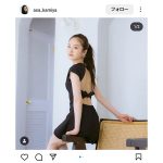 神谷明采、大胆な背中・太もも魅せSHOT公開！「世界一素敵です、憧れます」「白美肌に黒水着は映える」