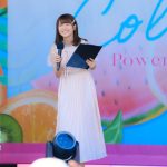 【動画】元ジャムズ・坂東遥が清楚な白ワンピで登場！可愛らしいMCで盛り上げる！＜近代麻雀水着祭2023＞