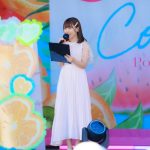 【動画】元ジャムズ・坂東遥が清楚な白ワンピで登場！可愛らしいMCで盛り上げる！＜近代麻雀水着祭2023＞
