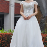 会社員・AYANAさん、美しすぎるウェディングドレス姿を披露「今後はナイトプールとかも行きたい」