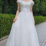 会社員・AYANAさん、美しすぎるウェディングドレス姿を披露「今後はナイトプールとかも行きたい」