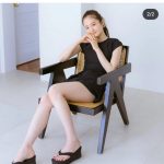 神谷明采、大胆な背中・太もも魅せSHOT公開！「世界一素敵です、憧れます」「白美肌に黒水着は映える」