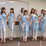 【動画】現役女子大生・ミスユニバーシティ2023ファイナリスト達がへそ出し＆白のスキニーパンツでウォーキング！9月25日本番に向けていよいよ緊張感高まる。