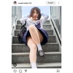「うぉっ！見えてる？」コスプレイヤー・ろりー、制服姿から気になるパンチラSHOT投稿！「JKミニスカ生脚フェチですドキドキする」
