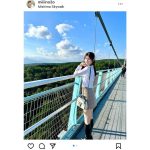 フリーモデル・KM、秋らしいミニスカートとロングブーツの組み合わせで美脚を披露
