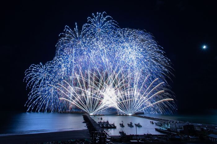 サザンオールスターズと花火のコラボレーション！「茅ヶ崎サザン芸術花火2023」サザンデビュー45周年の祝砲が茅ヶ崎の夜空を彩る！