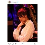 横顔美しすぎ！篠崎愛、ポニーテール＆艶やか黒ドレスのライブショットに絶賛の声！