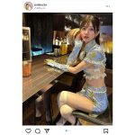 「隣座っていいですか」フリーモデル・KM、腹筋＆太ももチラのチャイナ服姿に絶賛コメント殺到！