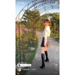 フリーモデル・KM、見返り美人な美脚映えリール動画に「本当綺麗です」「メチャクチャ可愛い過ぎ」の声