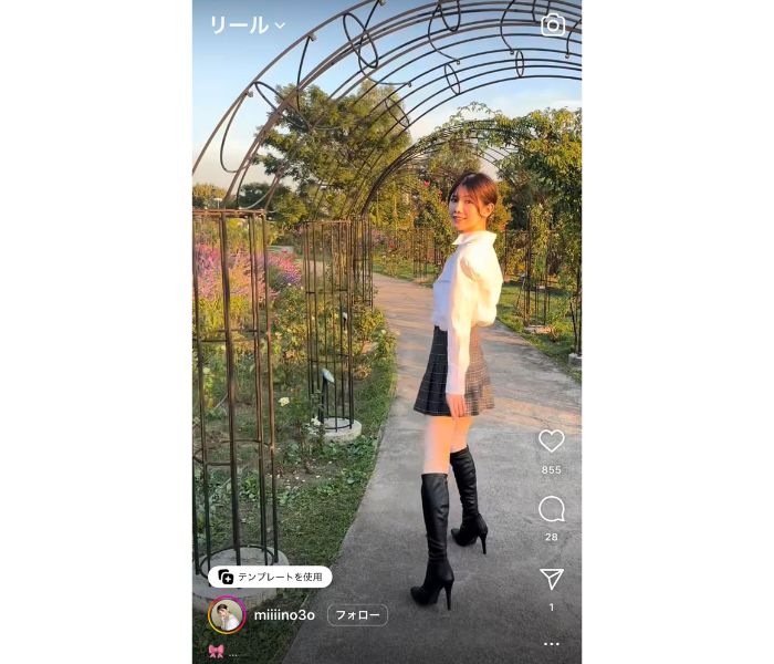 フリーモデル・KM、見返り美人な美脚映えリール動画に「本当綺麗です」「メチャクチャ可愛い過ぎ」の声