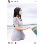 大野真依、美脚チラ見せの淡色ミニワンピ姿を披露！