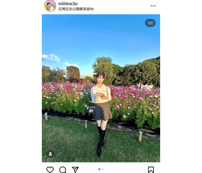 フリーモデル・KM、白シャツにチェックのミニスカ、黒のブーツというスタイルが際立つショットを披露！