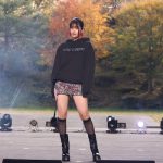 景井ひな、フード付パーカー＆攻めのミニスカでカジュアルロック風で登場！〈TGC フェス 山梨 2023〉