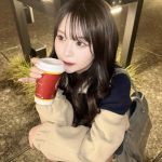 モデル・桜、透明感のある可愛さとドキドキの上目遣い姿を投稿！