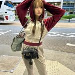 モデル・桜、赤のオシャかわパーカーに三つ編み姿で、楽ちん＆可愛いコーデを披露！