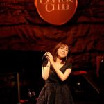 横顔美しすぎ！篠崎愛、ポニーテール＆艶やか黒ドレスのライブショットに絶賛の声！