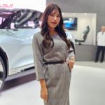 【写真特集】元東大院生・Reina+World、美スタイル際立つ赤ドレスでTHK「LSR-05」と決めポーズ！＜JAPAN MOBILITY SHOW 2023＞