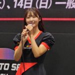 A-class・佐々木美乃里、可愛すぎる赤×黒ミニスカワンピースでトークショー！＜JAPAN MOBILITY SHOW 2023＞