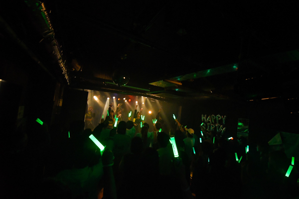 【ライブレポート】ギャルあるあるで話題沸騰！ロック系アイドルMOON RABBiTS・石田夢音子の生誕祭が開催！