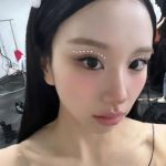 TWICE・チェヨン、美デコルテ＆胸元魅せるオフショットに「どう考えても世界一」の声