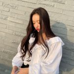 「AIよりもAI」OH MY GIRL・ユア、夕陽に照らされたアンニュイなエモSHOT公開