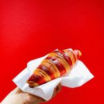 のん、個展準備中のパクっとパンを頬張る姿を公開！