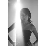 仲里依紗、肩出しチューブトップの大胆衣装で登場！〈Calvin Klein グローバルイベント in TOKYO〉