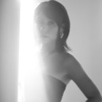 仲里依紗、肩出しチューブトップの大胆衣装で登場！〈Calvin Klein グローバルイベント in TOKYO〉