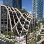 「麻布台ヒルズ」2023年11月24日開業～緑に包まれ、人と人をつなぐ広場のような街～