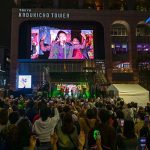 郷ひろみ、10月9日［トウキュウの日］に雨の新宿歌舞伎町に降臨